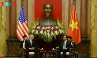Chủ tịch nước Trần Đại Quang tiếp Bộ trưởng Quốc phòng Hoa Kỳ James Mattis