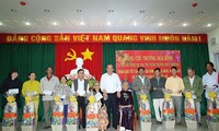 Phó Thủ tướng Thường trực Trương Hòa Bình thăm, tặng quà Tết tại Ninh Thuận