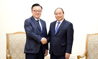 Thủ tướng Nguyễn Xuân Phúc tiếp Tổng Giám đốc Tập đoàn Samsung (Hàn Quốc)