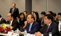  Thủ tướng Nguyễn Xuân Phúc đối thoại với lãnh đạo các tập đoàn, doanh nghiệp hàng đầu Singapore