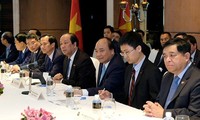 Thủ tướng Nguyễn Xuân Phúc gặp gỡ cộng đồng người Việt tại Singapore