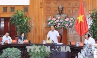 Thủ tướng Nguyễn Xuân Phúc làm việc với lãnh đạo 6 tỉnh về phát triển nông thôn thích ứng thiên tai