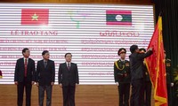 CH DCND Lào tặng Huân chương Hữu nghị cho UBND tỉnh và Công an tỉnh Điện Biên 