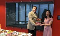 Trao tặng 41 cuốn sách quý về Việt Nam cho Thư viện Đại học Leiden, Hà Lan