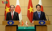 Chủ tịch nước Trần Đại Quang và Thủ tướng Nhật Bản Shinzo Abe đồng chủ trì họp báo