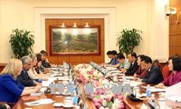 Trưởng Ban Dân vận Trung ương làm việc với Nhóm Điều phối chính sách giới của các Đại sứ