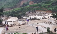 Hội Chữ thập đỏ Việt Nam tiếp tục cứu trợ đồng bào các tỉnh bị thiệt hại do mưa lũ 