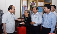 Thủ tướng Nguyễn Xuân Phúc kiểm tra mô hình nông thôn mới kiểu mẫu tại tỉnh Hà Tĩnh