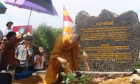 Rước cây Bồ Đề thiêng về trồng tại chùa Tam Chúc, tỉnh Hà Nam