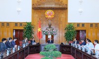 Thủ tướng Nguyễn Xuân Phúc tiếp các nhà đầu tư vào Bạc Liêu 