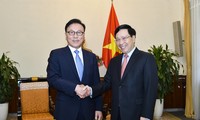 Phó Thủ tướng Chính phủ, Bộ trưởng Ngoại giao Phạm Bình Minh tiếp Tổng lãnh sự danh dự Việt Nam khu vực Busan – Gyeongnam