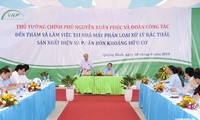 Thủ tướng  Nguyễn Xuân Phúc thăm mô hình xử lý rác thải tại Quảng Bình