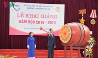 Chủ tịch nước dự Lễ khai giảng tại trường THPT Chu Văn An, Hà Nội