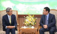 Phó Thủ tướng Vương Đình Huệ tiếp lãnh đạo Tập đoàn Tài chính Kookmin Hàn Quốc 