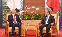 Thủ tướng Nguyễn Xuân Phúc tiếp Người sáng lập, Chủ tịch điều hành Diễn đàn Kinh tế thế giới Klaus Schwab