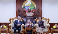 Thường trực Ban Bí thư Trần Quốc Vượng hội kiến Chủ tịch Quốc hội Lào