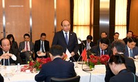 Thủ tướng Nguyễn Xuân Phúc tọa đàm với các doanh nghiệp hạ tầng và tài chính Nhật Bản