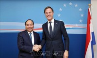 Thủ tướng Nguyễn Xuân Phúc tiếp xúc song phương bên lề Hội nghị Cấp cao Á-Âu (ASEM12)