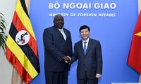 Quốc Vụ khanh Bộ Ngoại giao nước Cộng hòa Uganda Oryem Henri Okello thăm chính thức Việt Nam