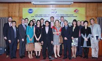 Lãnh đạo Liên hiệp các tổ chức hữu nghị Việt Nam tiếp Đoàn trợ lý Nghị sỹ Mỹ