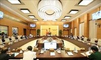 Ủy ban Thường vụ Quốc hội thảo luận về Luật Tổ chức Chính phủ và Luật Tổ chức chính quyền địa phương (sửa đổi)