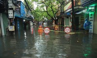 Hà Nội xảy ra mưa lớn ảnh hưởng tới sinh hoạt của người dân
