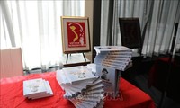 Họa sĩ Canada triển lãm tranh về Chủ tịch Hồ Chí Minh