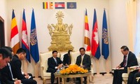 Chủ nhiệm UBNNVNVNONN Nguyễn Quốc Cường làm việc tại Campuchia