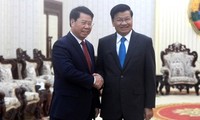 Thủ tướng Lào tiếp Thứ trưởng Bộ Công an Bùi Văn Nam