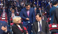 Phó Thủ tướng Trịnh Đình Dũng dự Phiên toàn thể tại Diễn đàn Kinh tế phương Đông 2019