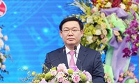Phó Thủ tướng Vương Đình Huệ trao Huân chương Lao động hạng Nhất cho Trường Đại học Vinh