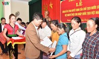 Sơn La trao quyết định nhập quốc tịch Việt Nam cho 123 công dân Lào