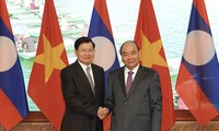 Vietnam y Laos debaten estrategia de cooperación para el próximo decenio