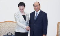 Thủ tướng Nguyễn Xuân Phúc tiếp Bộ trưởng Nội vụ, Thông tin và Truyền thông Nhật Bản Takaichi Sanae   