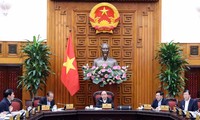 Thủ tướng Nguyễn Xuân Phúc chủ trì cuộc họp thường trực Chính phủ về tháo gỡ vướng mắc, khó khăn cho ngành mía đường
