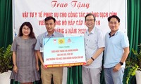 Liên hiệp các tổ chức hữu nghị Thành phố Hồ Chí Minh hỗ trợ nhà trường phòng, chống dịch COVID-19
