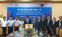 Bộ Y tế Việt Nam tặng Bộ Y tế Lào 200.000 khẩu trang y tế 