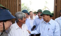  Thủ tướng Nguyễn Xuân Phúc thị sát tình hình khắc phục hậu quả bão lũ