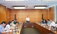 Đại biểu Quốc hội thảo luận về các dự thảo Văn kiện trình Đại hội XIII của Đảng