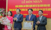 Lễ đón nhận Huân chương Lao động hạng Nhì và Tọa đàm khoa học của tạp chí Tổ chức nhà nước