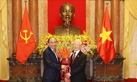 Lễ bàn giao công tác giữa nguyên Chủ tịch nước Nguyễn Phú Trọng và Chủ tịch nước Nguyễn Xuân Phúc