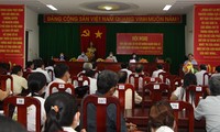 Ông Trần Thanh Mẫn tiến hành tiếp xúc cử tri, vận động bầu cử tại Hậu Giang