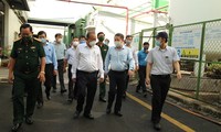 Phó Thủ tướng Thường trực Trương Hòa Bình kiểm tra công tác phòng, chống dịch tại Thành phố Hồ Chí Minh