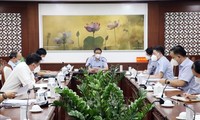 Phó Thủ tướng Vũ Đức Đam khảo sát công tác phòng, chống dịch tại quận Phú Nhuận, Thành phố Hồ Chí Minh