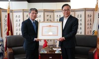 Trao bằng khen của Thủ tướng Chính phủ tặng Tổng lãnh sự danh dự Việt Nam tại khu vực Busan-Gyeongnam, Hàn Quốc