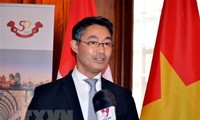 Bộ trưởng Ngoại giao Bùi Thanh Sơn tiếp Lãnh sự Danh dự Việt Nam tại Thụy Sỹ Philipp Rosler