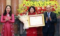 Chủ tịch nước Nguyễn Xuân Phúc trao Huân chương Độc lập cho nguyên Phó Chủ tịch nước Đặng Thị Ngọc Thịnh