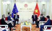 Bộ trưởng Bộ Công an Tô Lâm tiếp Đại sứ Trưởng phái đoàn Liên minh châu Âu tại Việt Nam