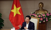 Phó Thủ tướng Thường trực Phạm Bình Minh họp bàn khôi phục các chuyến bay quốc tế