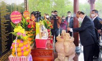 Chủ tịch nước Nguyễn Xuân Phúc dự Lễ khánh thành Nhà bia ghi danh liệt sỹ thôn Hương Quế Nam ở Đà Nẵng